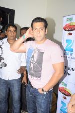 Salman Khan on the sets of Lil Masters in Famous,Mumbai on 30th July 2012 (15).JPG